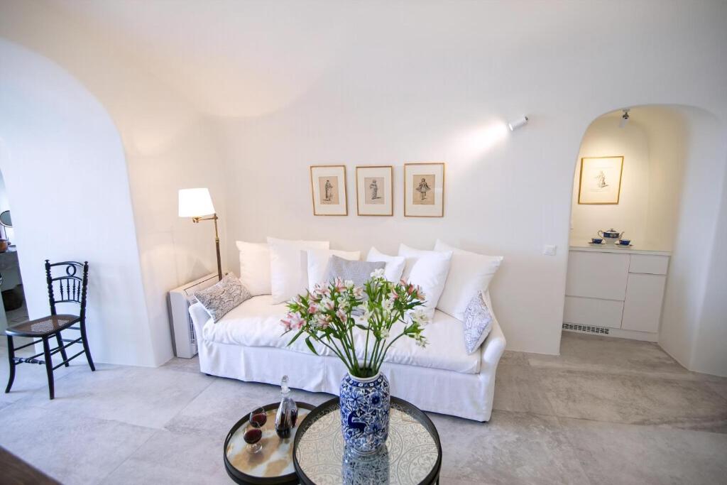 Część wypoczynkowa w obiekcie Elegant Santorini Villas Villas Aloia Private Hot Tub Air Conditioning 1 Bedrooms Oia
