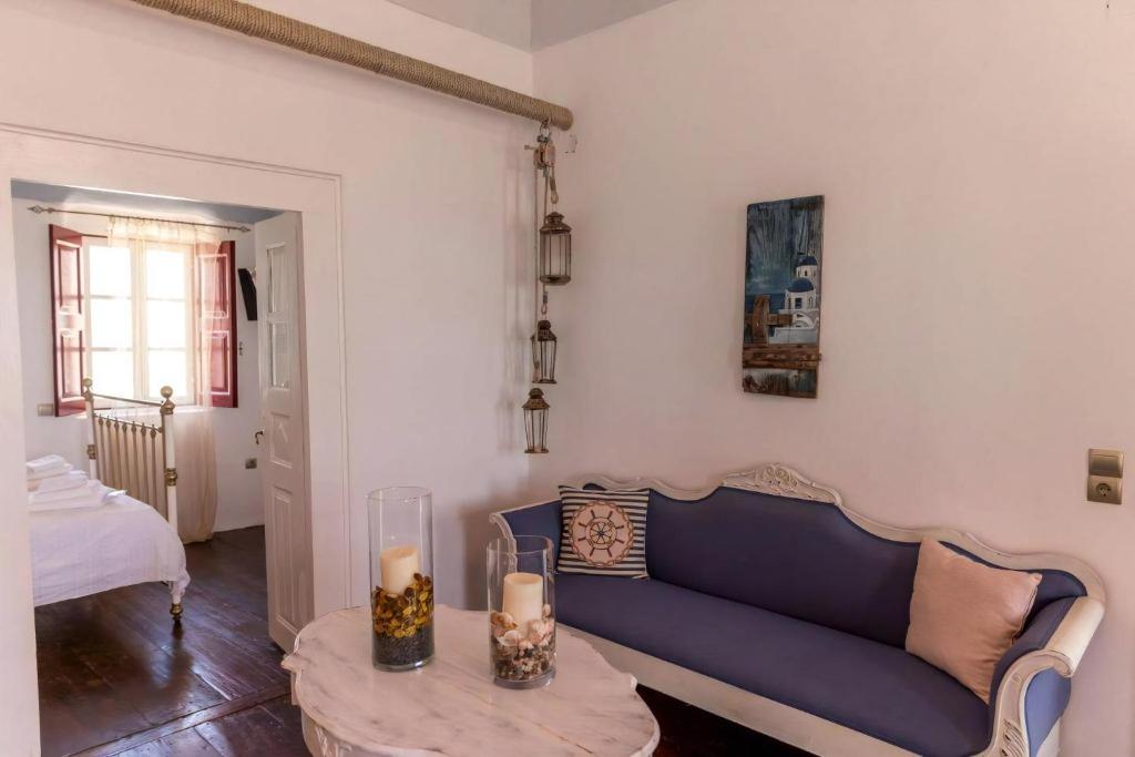 Postel nebo postele na pokoji v ubytování Beautiful Oia Villa Spectacular Sea Views Sunset Caldera Views Aegean Serenity Villa