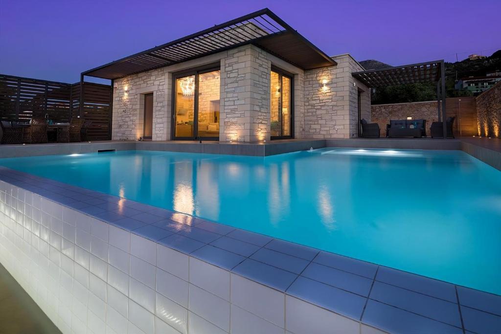 Zdjęcie z galerii obiektu Deluxe Crete Villa Villa Kronos 3 Bedroom Sea View Chania w mieście Kambiá