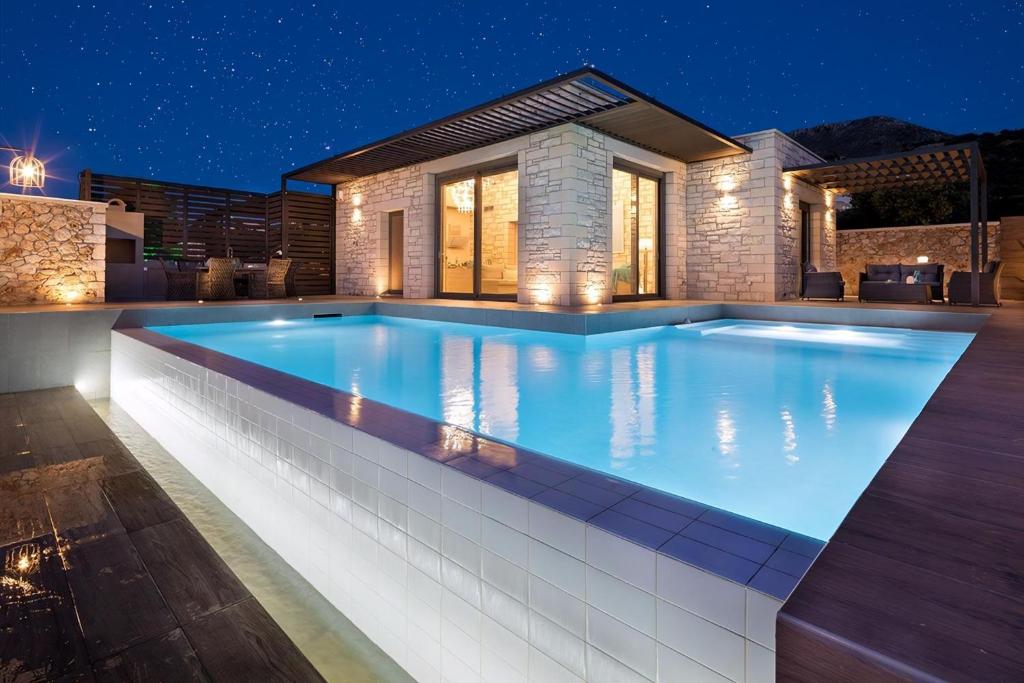 Zdjęcie z galerii obiektu Deluxe Crete Villa Villa Kronos 3 Bedroom Sea View Chania w mieście Kambiá