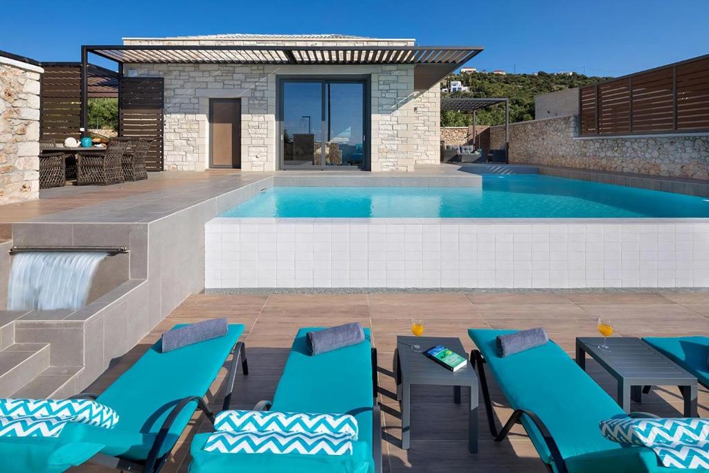 Zdjęcie z galerii obiektu Deluxe Crete Villa Villa Kronos 3 Bedroom Sea View Chania w mieście Kambiá