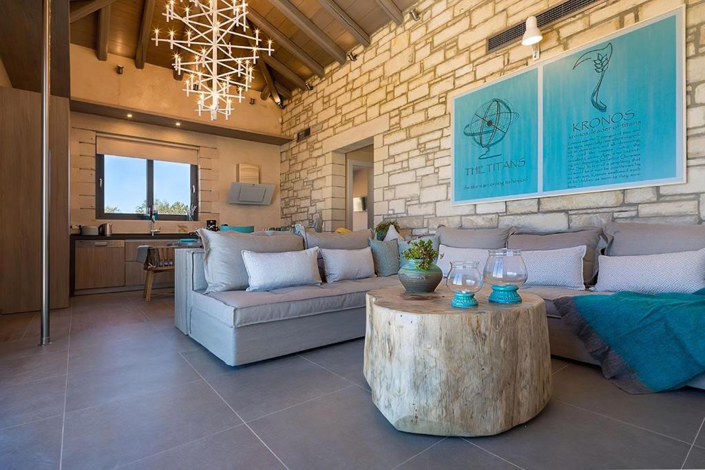 Zdjęcie z galerii obiektu Deluxe Crete Villa Villa Kronos 3 Bedroom Sea View Chania w mieście Kambiá