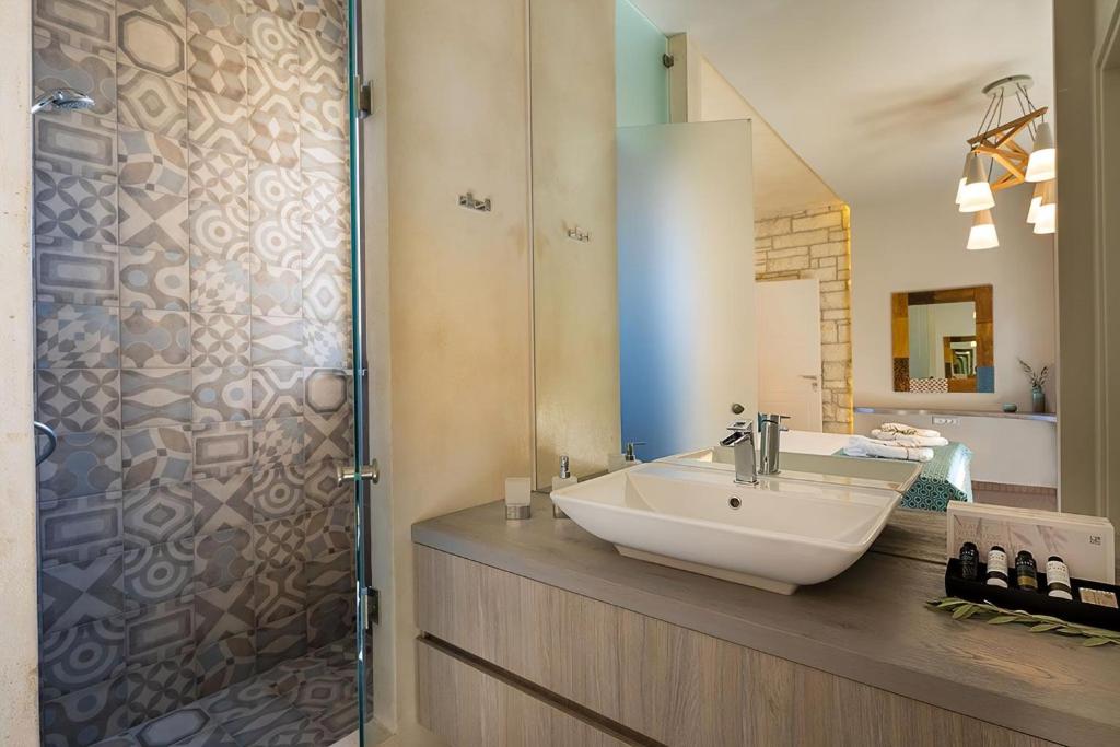 Zdjęcie z galerii obiektu Deluxe Crete Villa Villa Kronos 3 Bedroom Sea View Chania w mieście Kambiá