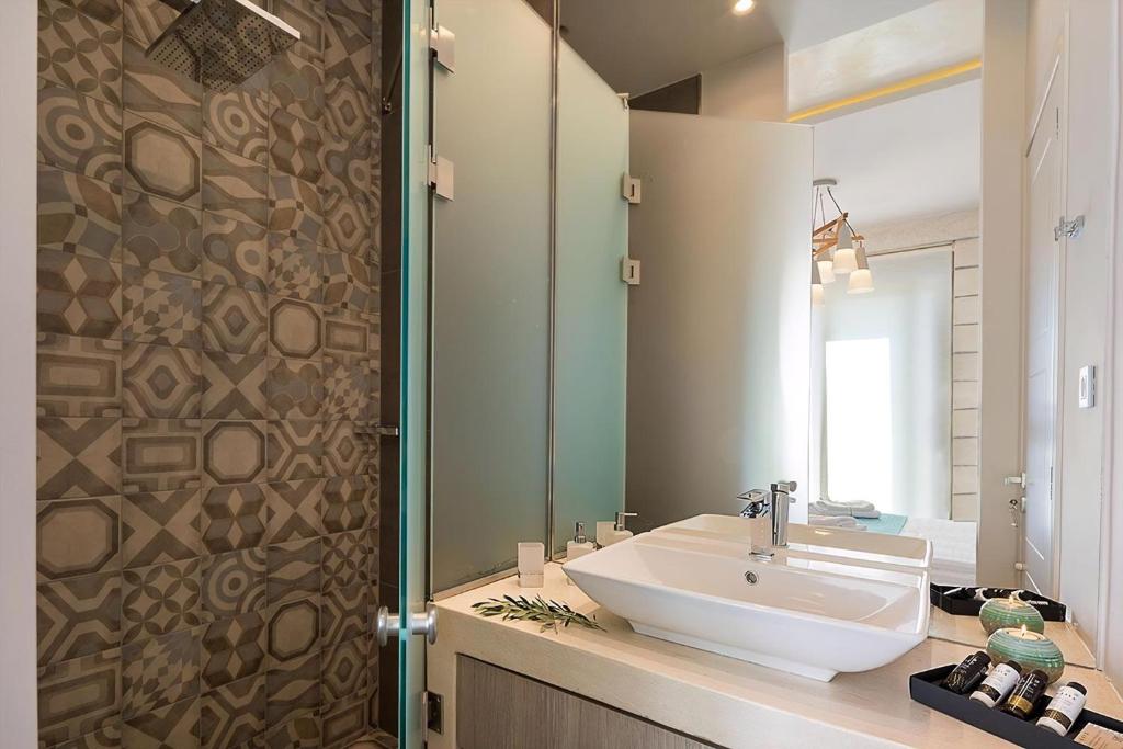 Zdjęcie z galerii obiektu Deluxe Crete Villa Villa Kronos 3 Bedroom Sea View Chania w mieście Kambiá