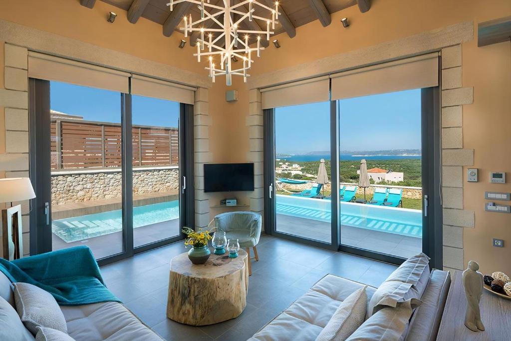 Zdjęcie z galerii obiektu Deluxe Crete Villa Villa Kronos 3 Bedroom Sea View Chania w mieście Kambiá