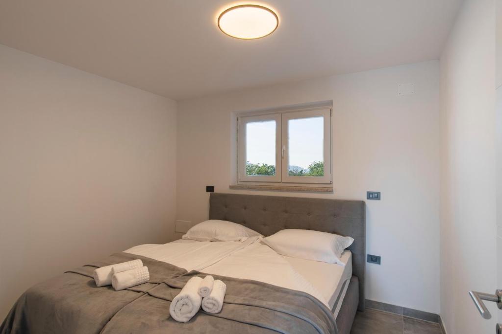 Postel nebo postele na pokoji v ubytování Villa Rosemary Trieste HerMes arT