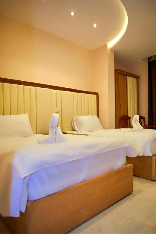Postel nebo postele na pokoji v ubytování Grand Golden Pyramids View Hotel