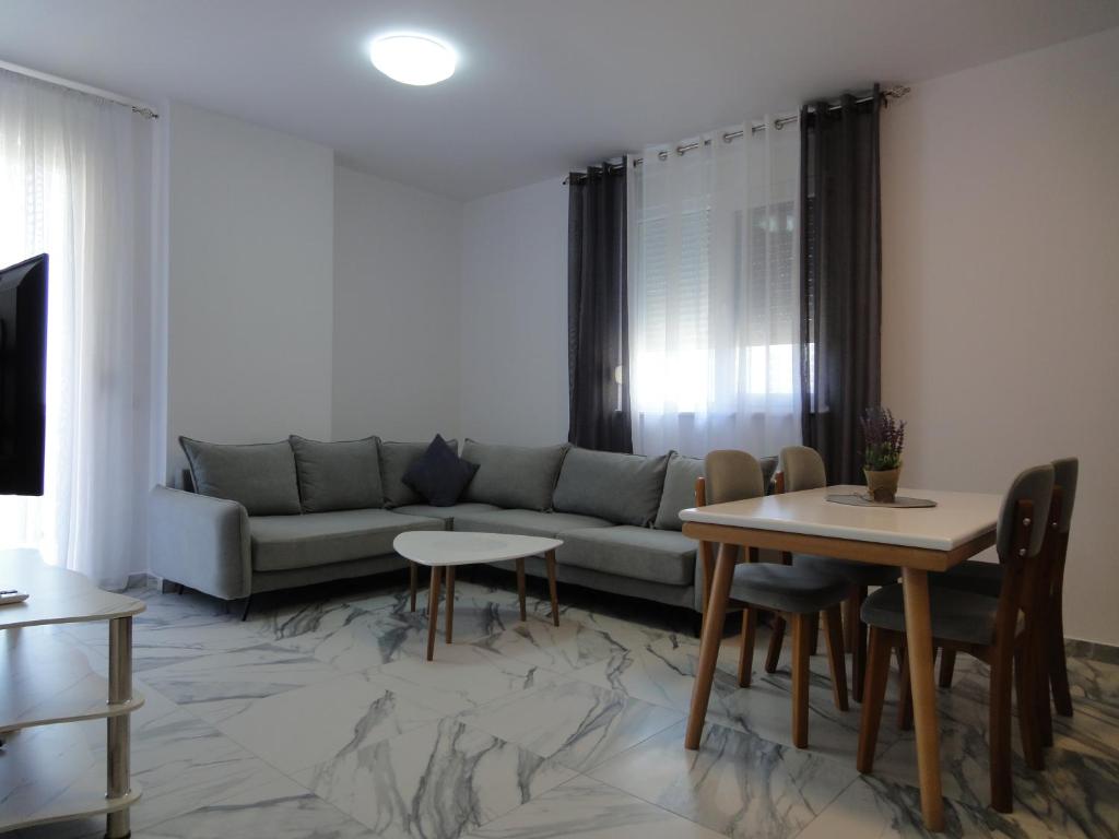 Posezení v ubytování Niki Apartments Shen Gjin