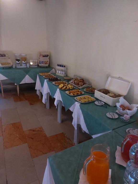 Jídlo v hotelu nebo okolí
