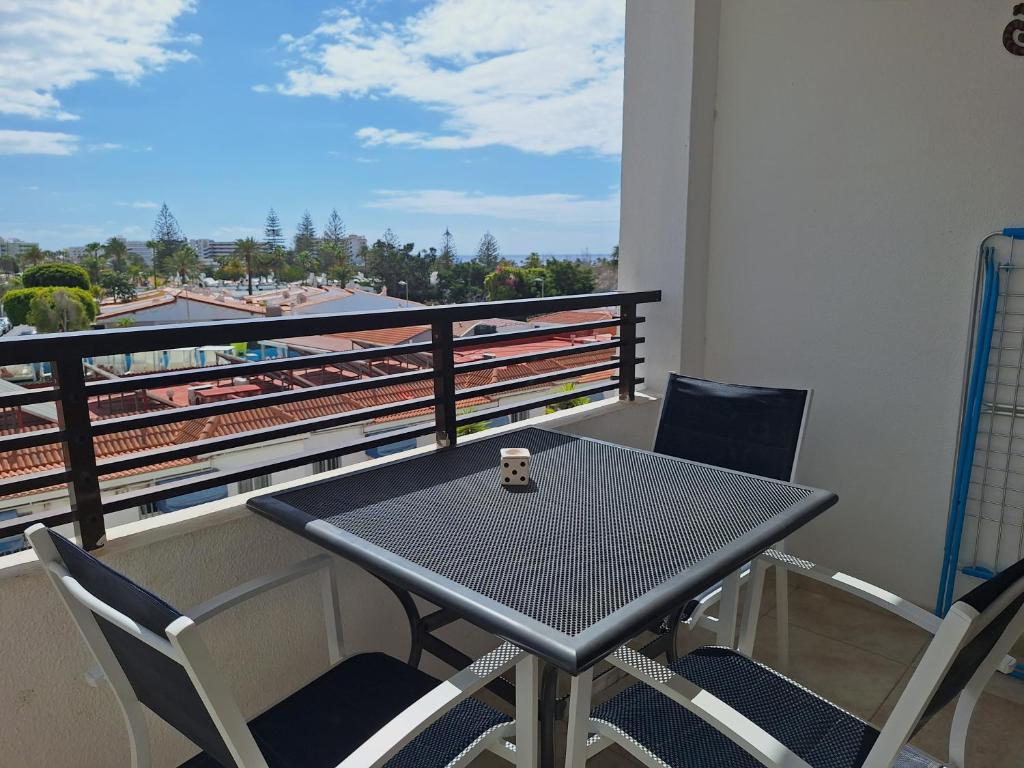 A balcony or terrace at Casa Iguazu - At the center of Playa del Inglés