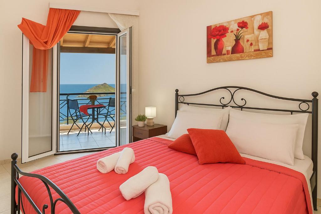 Posteľ alebo postele v izbe v ubytovaní Coastal Paradise Found - Komis' Private Pool Retreat