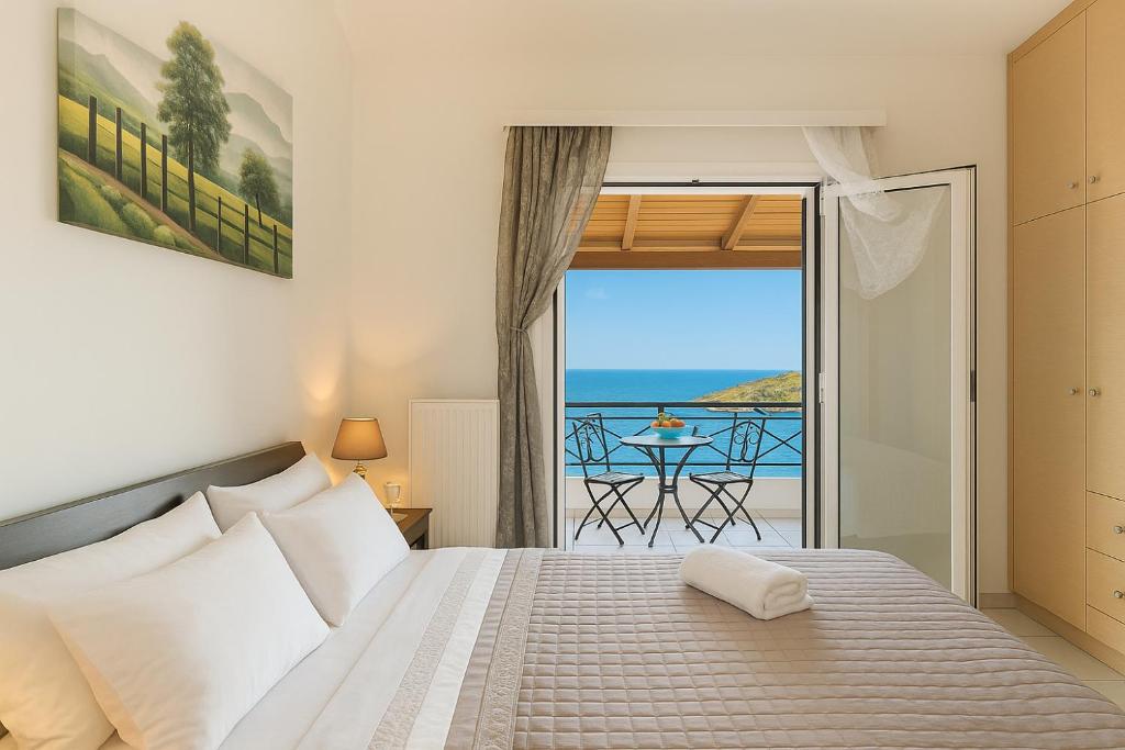 Posteľ alebo postele v izbe v ubytovaní Coastal Paradise Found - Komis' Private Pool Retreat
