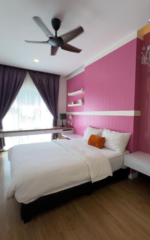 Postel nebo postele na pokoji v ubytování Zinnia Residence Tanah Rata