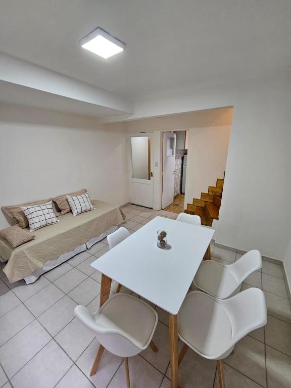 a living room with a white table and chairs at Departamento centrico in Ushuaia