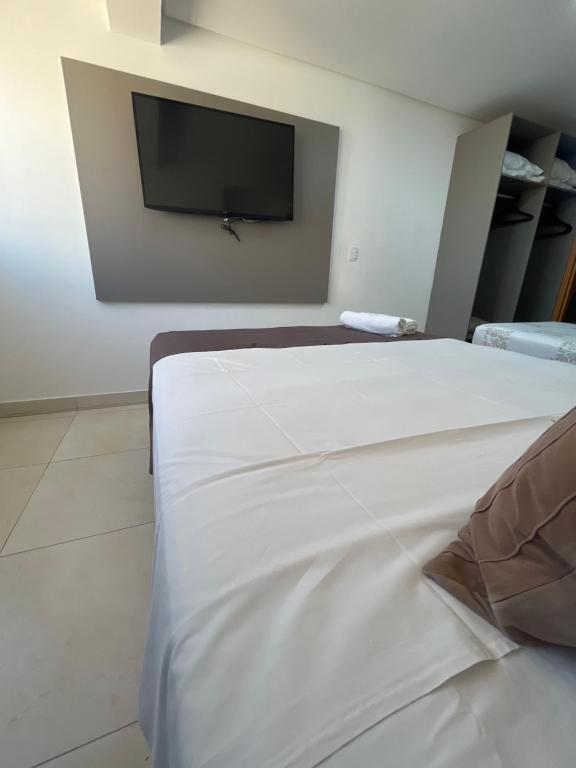 TV a/nebo společenská místnost v ubytování Manaíra Apart Hotel