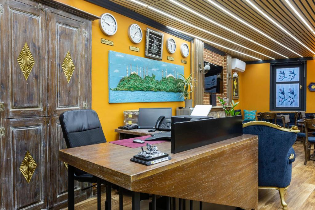 TV a/nebo společenská místnost v ubytování Wonder Wood Hotel