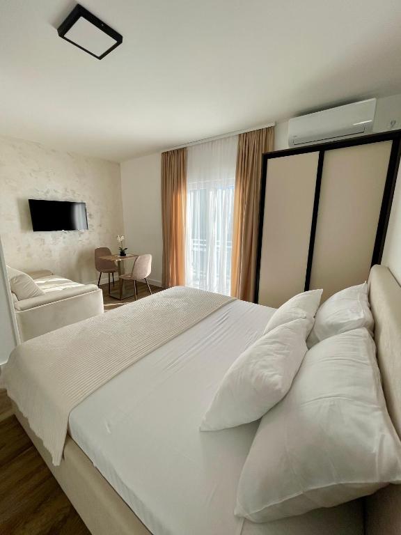 Postel nebo postele na pokoji v ubytování Apartments Njavro Neum