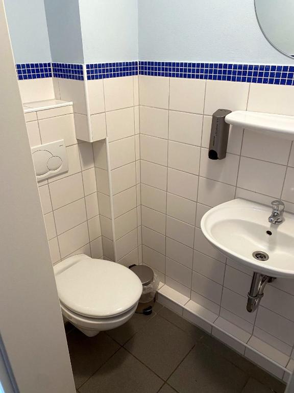 Townside Hostel Bremen - Family Room With Shared Bathroom