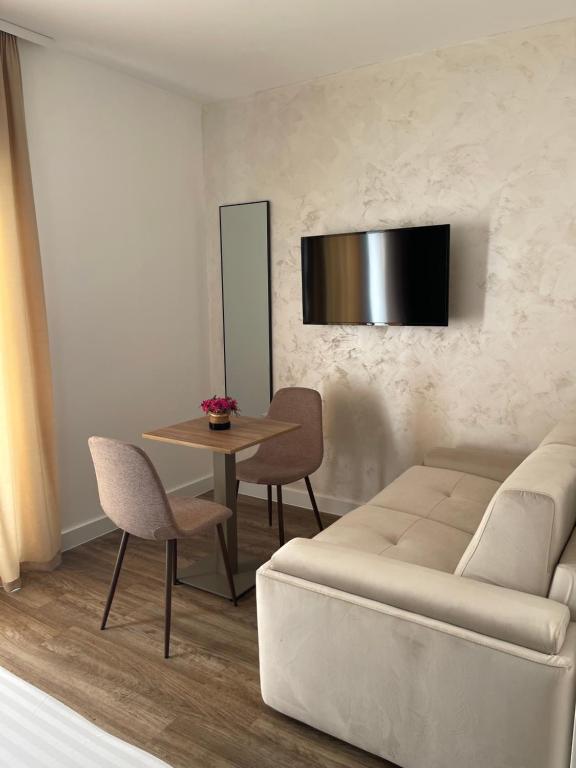 TV a/nebo společenská místnost v ubytování Apartments Njavro Neum