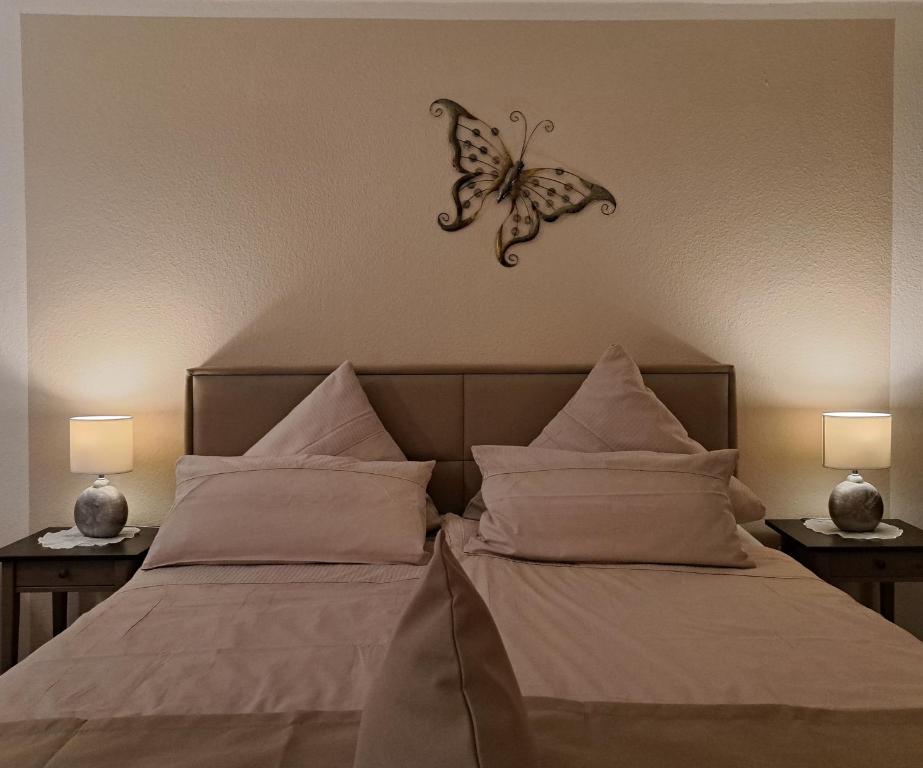 Postel nebo postele na pokoji v ubytování Haus Roseneck mit gratis Zugang zur Jod-Sole-Therme