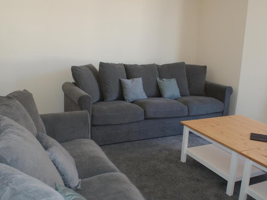 Istumisnurk majutusasutuses The Newborough sleeps 8 Apartments