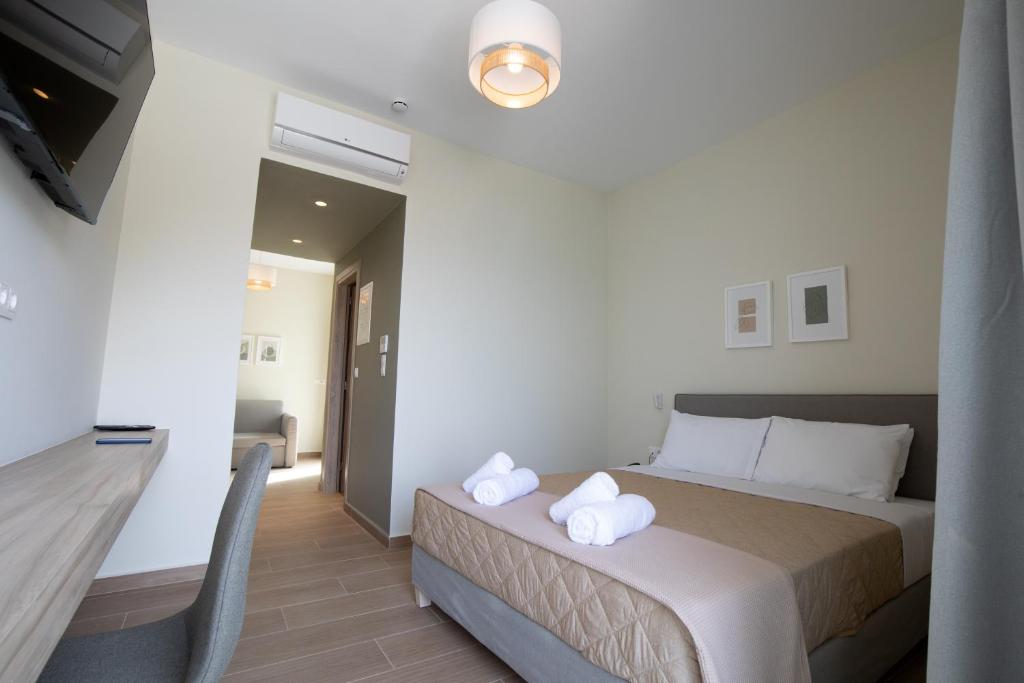Postel nebo postele na pokoji v ubytování Trinasus Hotel