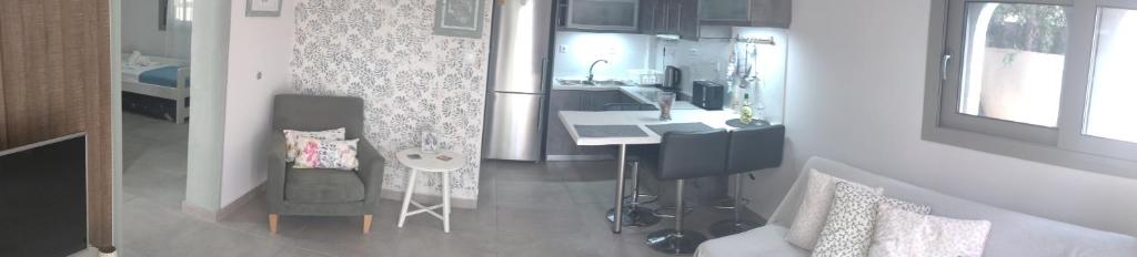A seating area at Irida Holiday Apartments