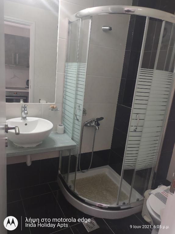 A bathroom at Irida Holiday Apartments