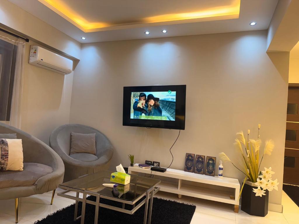TV a/nebo společenská místnost v ubytování luxury One bedroom apartment