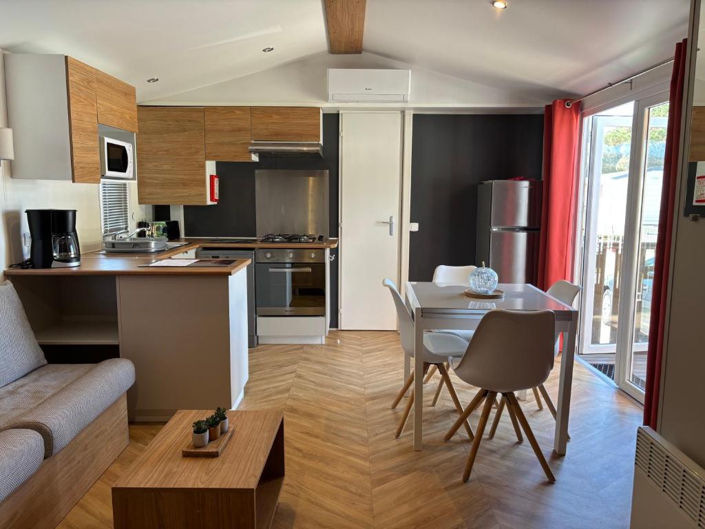 Kuchyň nebo kuchyňský kout v ubytování M H 3 Chambres