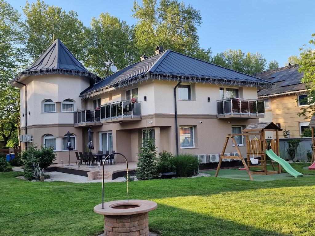 Vonkajšia záhrada v ubytovaní Villa Letícia Siófok