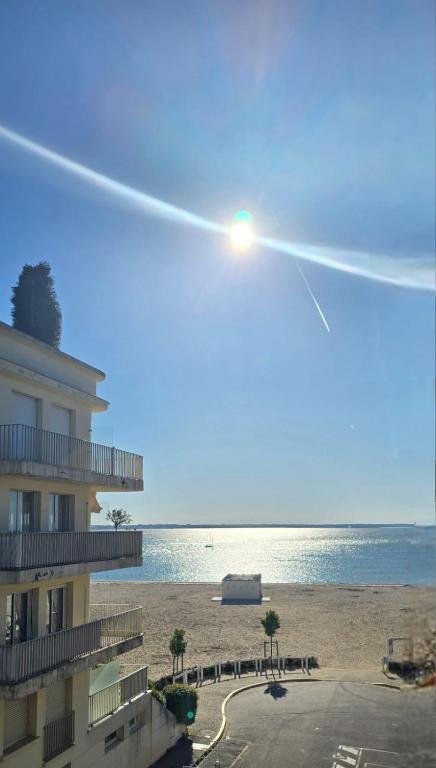 Photo de la galerie de l'établissement beau studio les pieds dans l'eau, au Pouliguen