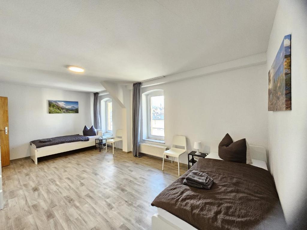 Giường trong phòng chung tại -MrWohnraum- Apartments in Dillenburg - bis zu 6 Personen