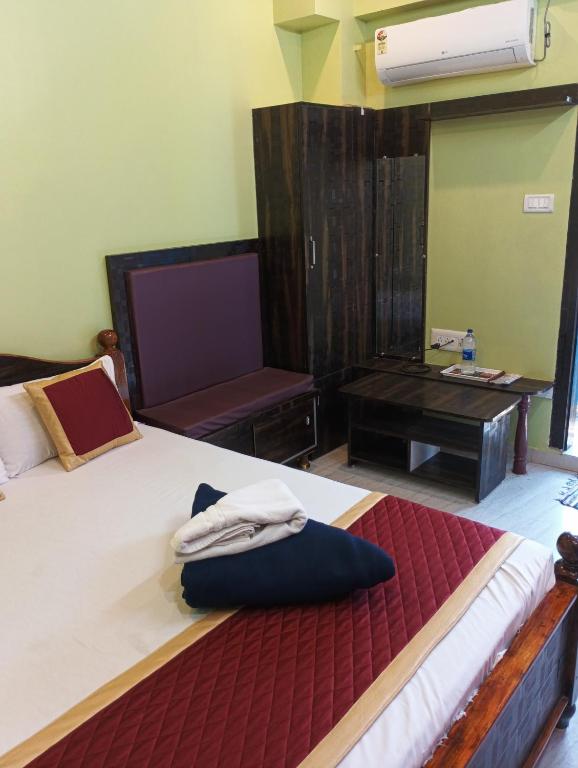 Postel nebo postele na pokoji v ubytování PANMOZHI RESIDENCY