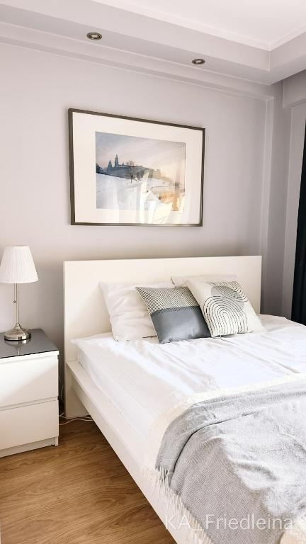 Postel nebo postele na pokoji v ubytování Kraków Apartments - Friedleina Studio Apartments