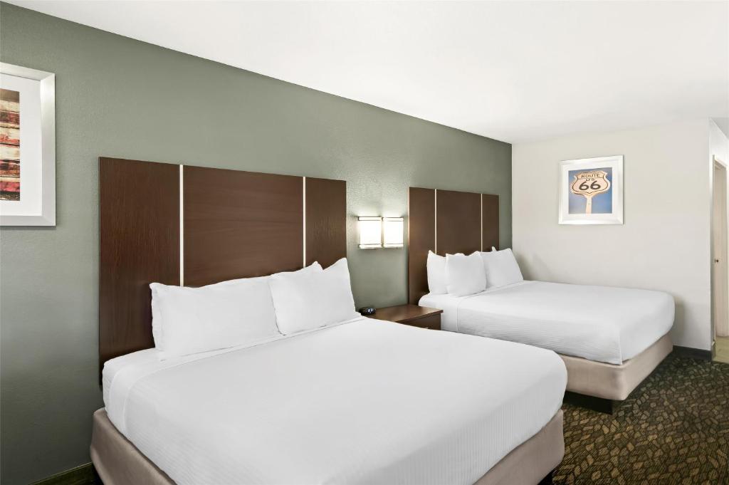 Un ou plusieurs lits dans un hébergement de l'établissement Best Western Desert Villa Inn