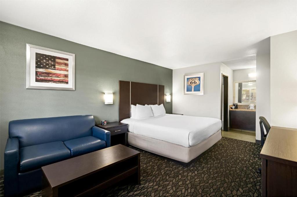 Un ou plusieurs lits dans un hébergement de l'établissement Best Western Desert Villa Inn