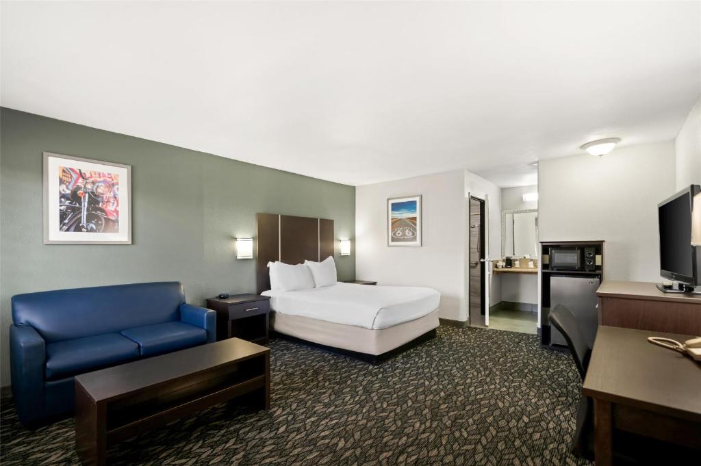 Un ou plusieurs lits dans un hébergement de l'établissement Best Western Desert Villa Inn