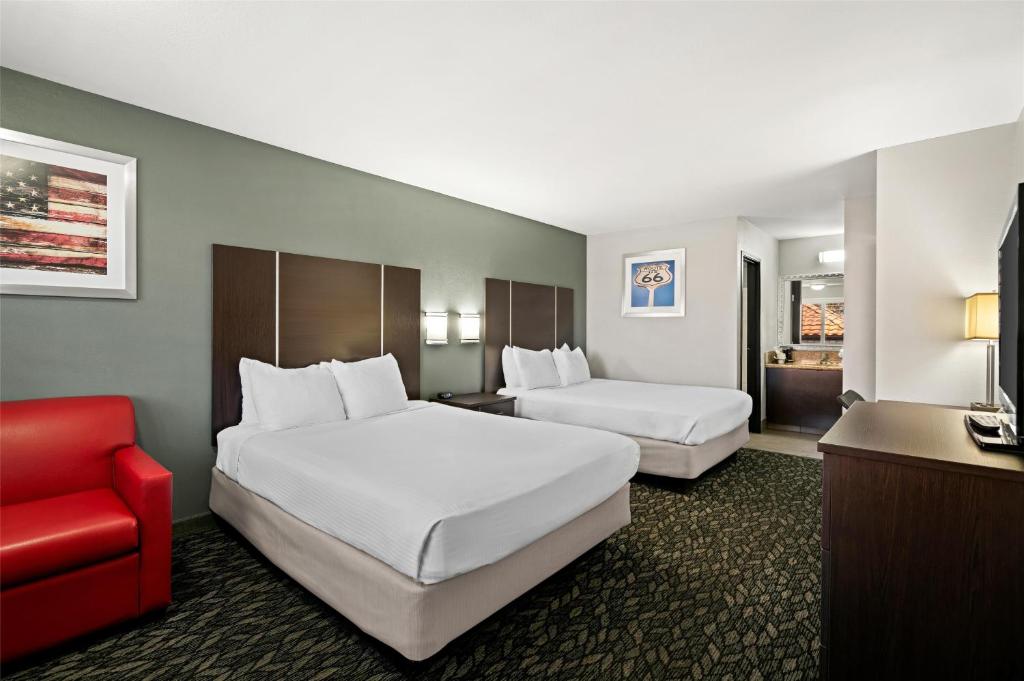 Un ou plusieurs lits dans un hébergement de l'établissement Best Western Desert Villa Inn