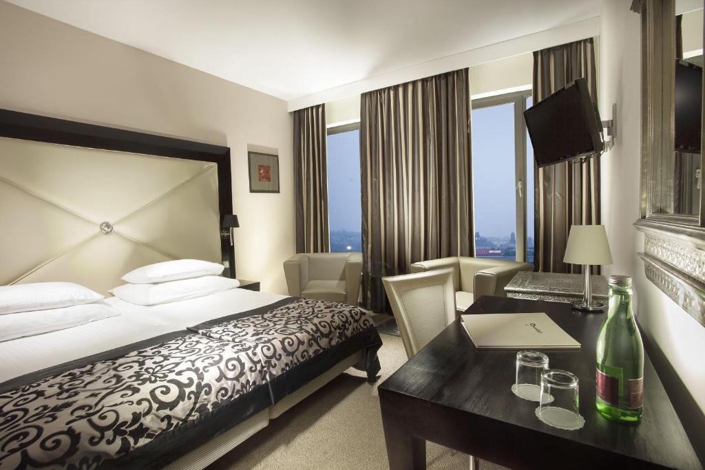 Postel nebo postele na pokoji v ubytování Grandior Hotel Prague