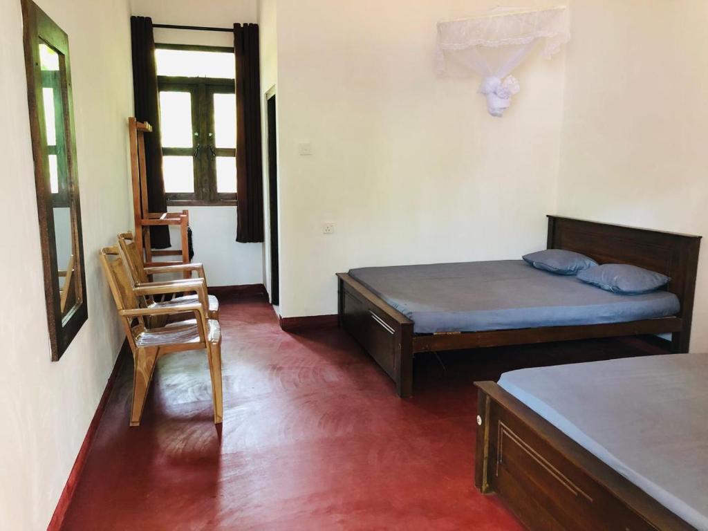 Postel nebo postele na pokoji v ubytování Yuthara - Anuradhapura