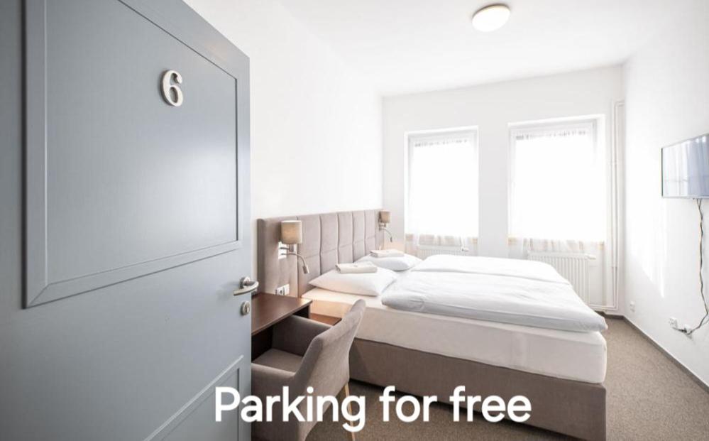 Postel nebo postele na pokoji v ubytování Hotel u Budvaru