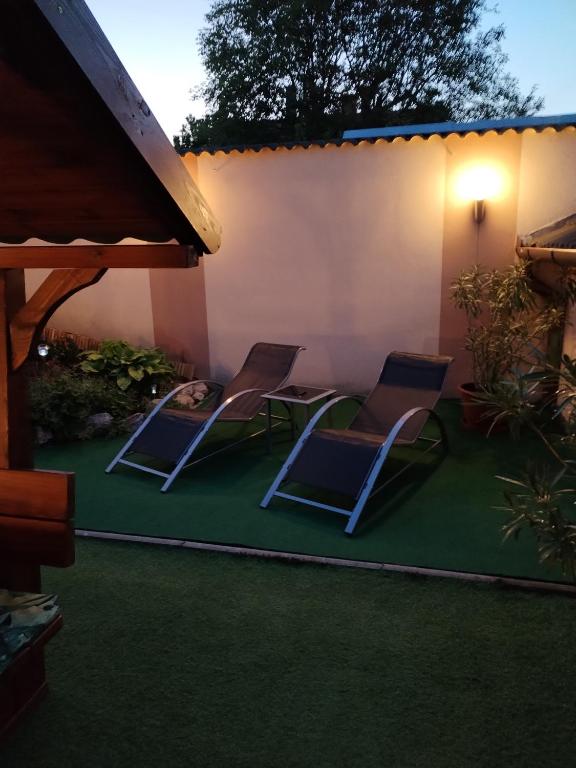 A garden outside Elza Apartman