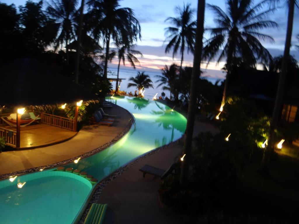 Der Swimmingpool an oder in der Nähe von Green Papaya Beach Resort, Koh Phangan