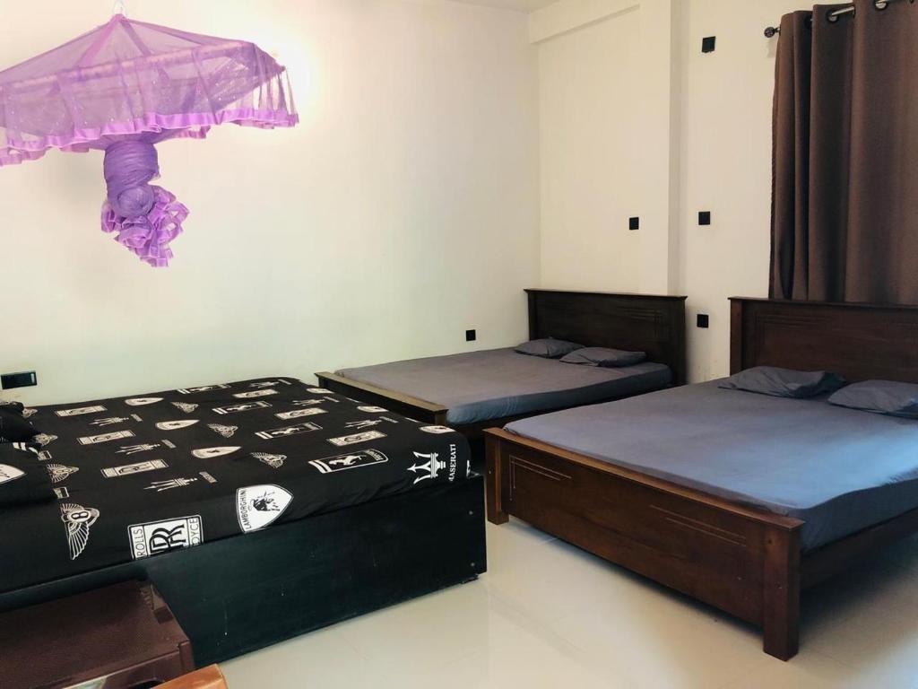 Postel nebo postele na pokoji v ubytování Yuthara - Anuradhapura