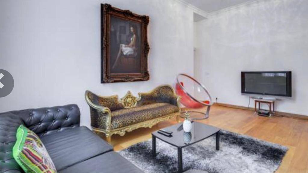 Posedenie v ubytovaní LE LOUVRE - MONTORGEUIL résidence hôtel