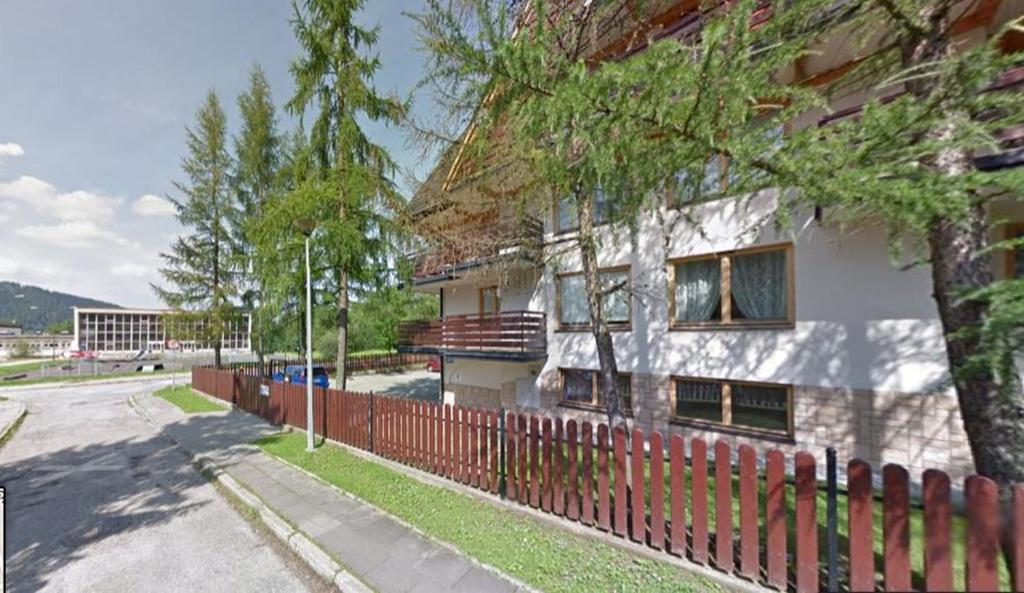 Budova, v ktorej sa apartmán nachádza