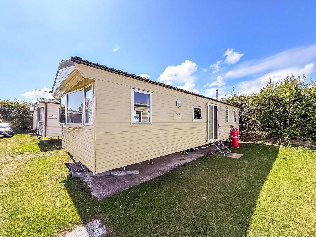 Budova, kde se kemp nachází