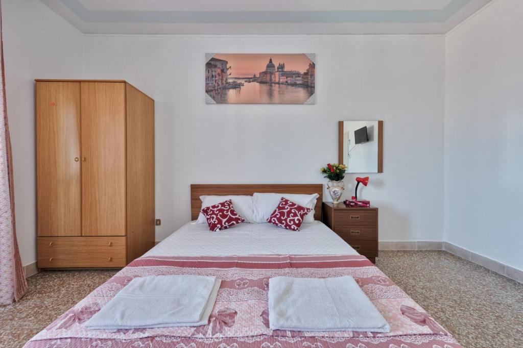 Postel nebo postele na pokoji v ubytování Venice Mahdi Garden