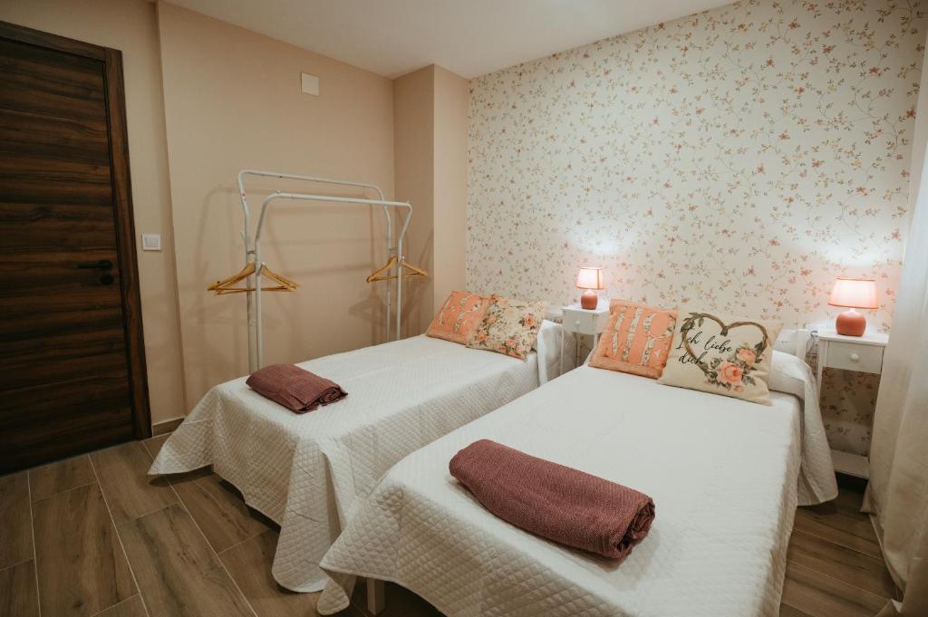 Ένα ή περισσότερα κρεβάτια σε δωμάτιο στο Hostel Albergue La Iglesia